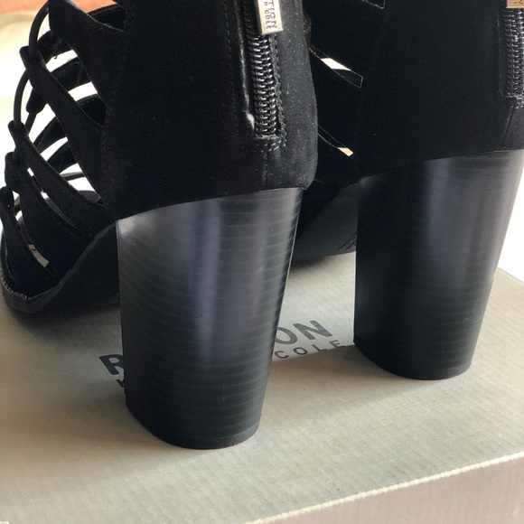 Sandals - Picture 3 of 8